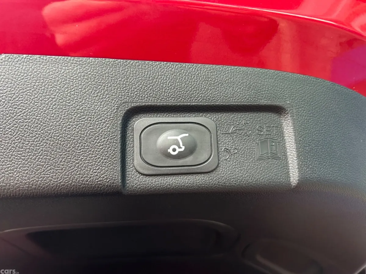 Ford Puma MPV, Petrol Hybrid, 2024, Red