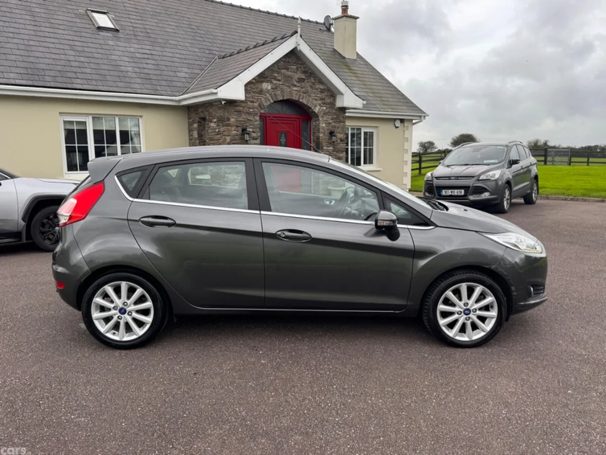 Ford Fiesta Hatchback, Petrol, 2016, Grey