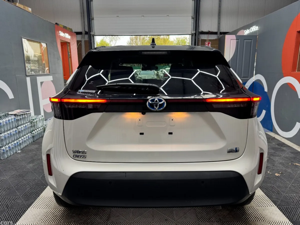 Toyota Yaris Cross SUV, Petrol Hybrid, 2021, White