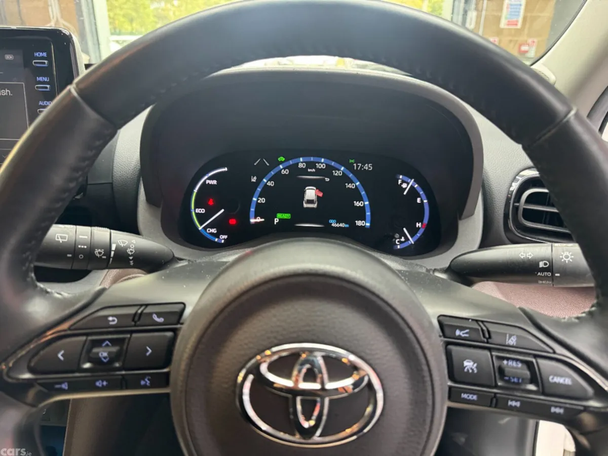 Toyota Yaris Cross SUV, Petrol Hybrid, 2021, White