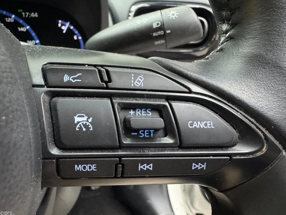 Toyota Yaris Cross SUV, Petrol Hybrid, 2021, White