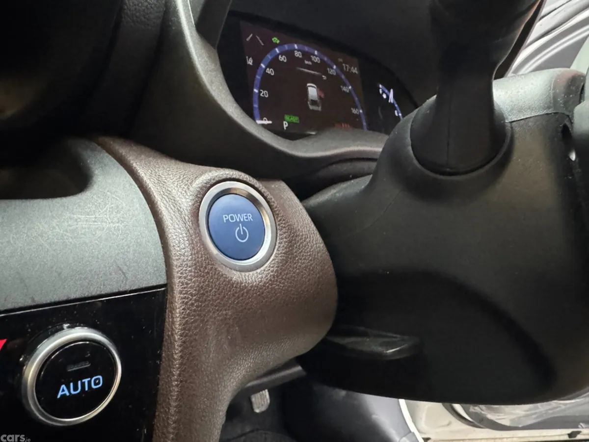 Toyota Yaris Cross SUV, Petrol Hybrid, 2021, White