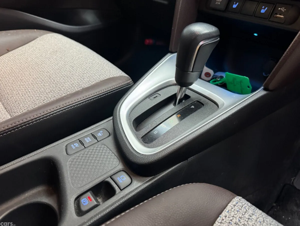 Toyota Yaris Cross SUV, Petrol Hybrid, 2021, White