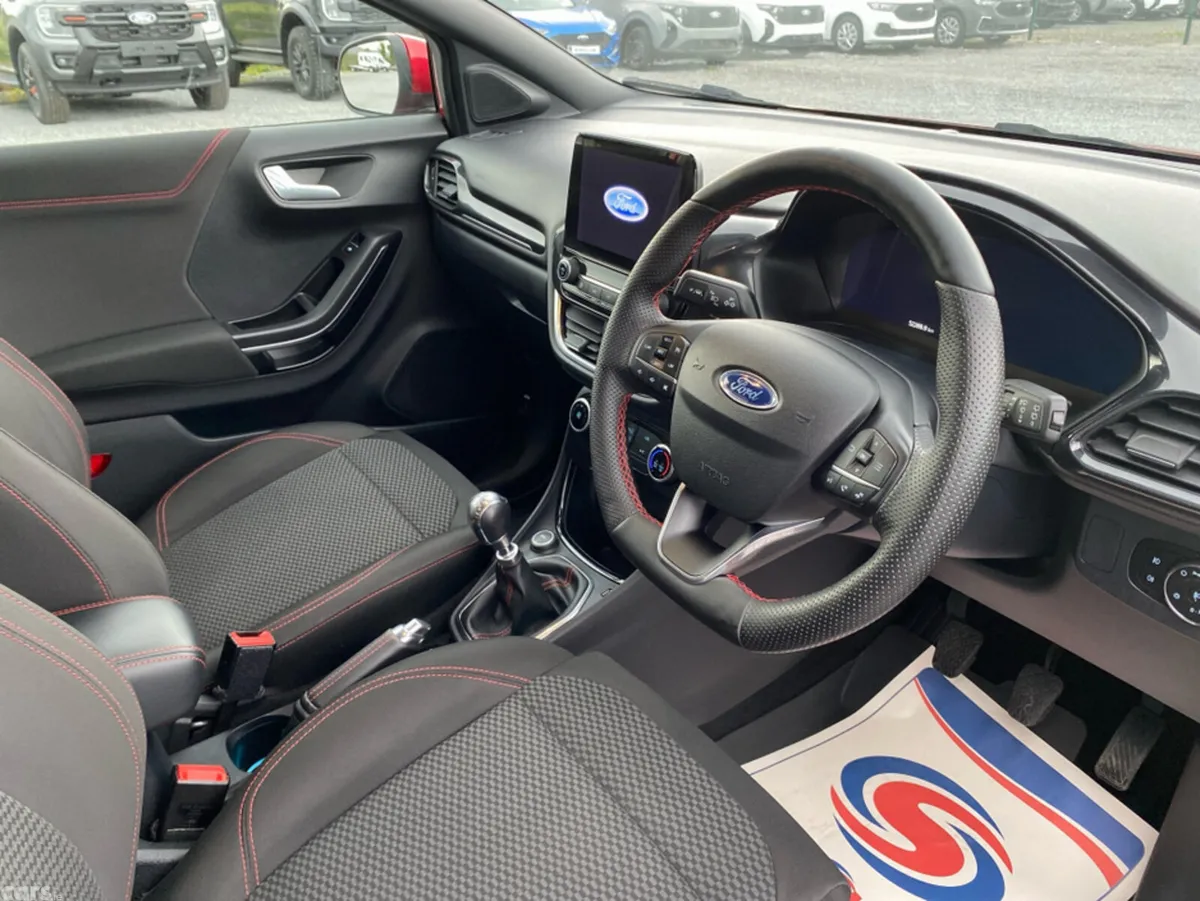 Ford Puma MPV, Petrol, 2022, Red