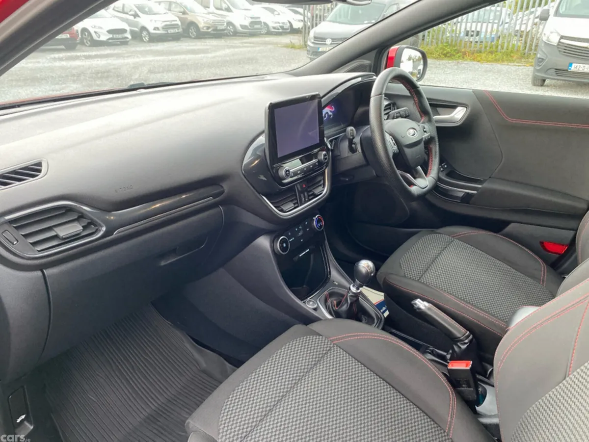 Ford Puma MPV, Petrol, 2022, Red