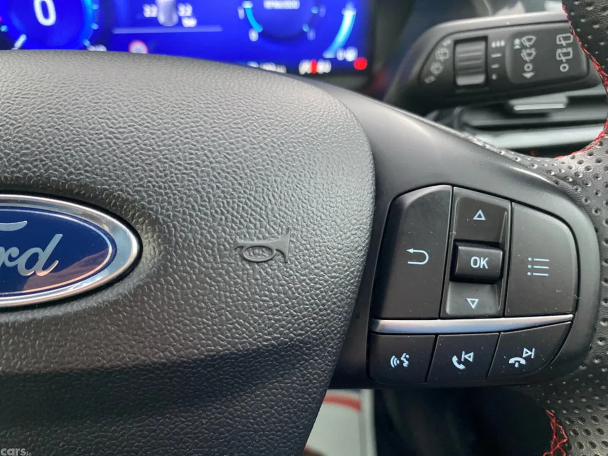 Ford Puma MPV, Petrol, 2022, Red