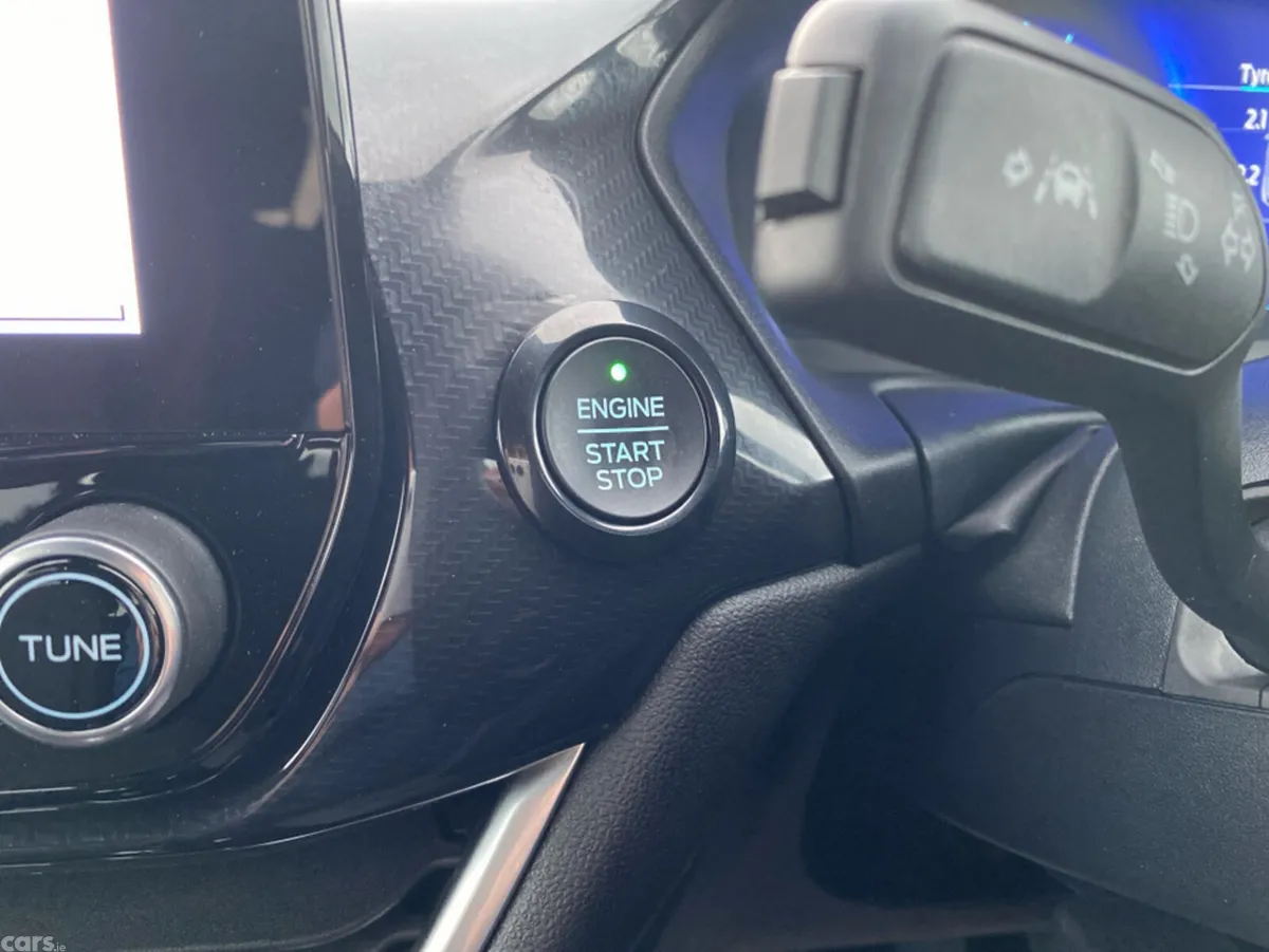 Ford Puma MPV, Petrol, 2022, Red