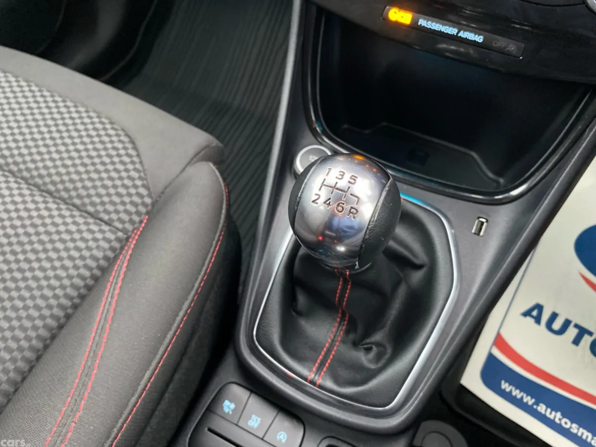 Ford Puma MPV, Petrol, 2022, Red