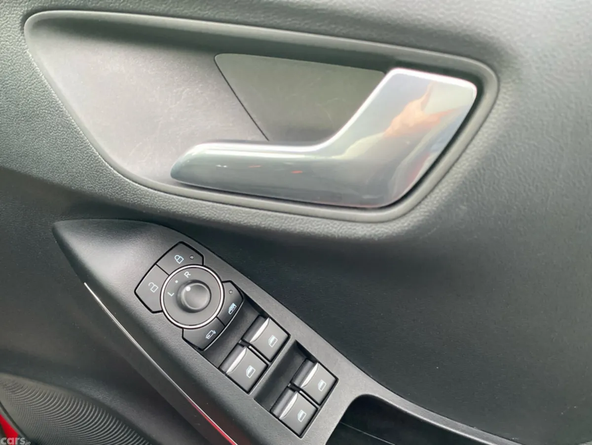 Ford Puma MPV, Petrol, 2022, Red