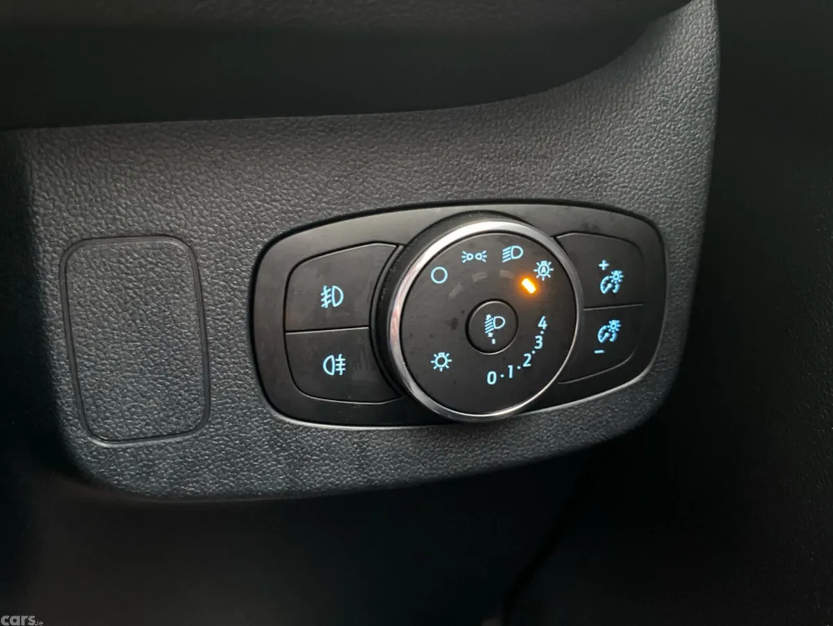 Ford Puma MPV, Petrol, 2022, Red