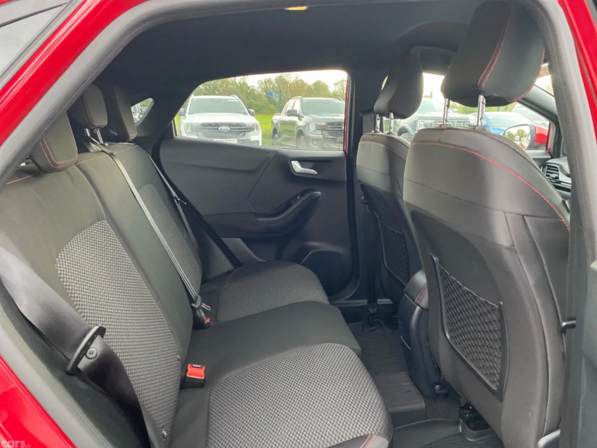 Ford Puma MPV, Petrol, 2022, Red