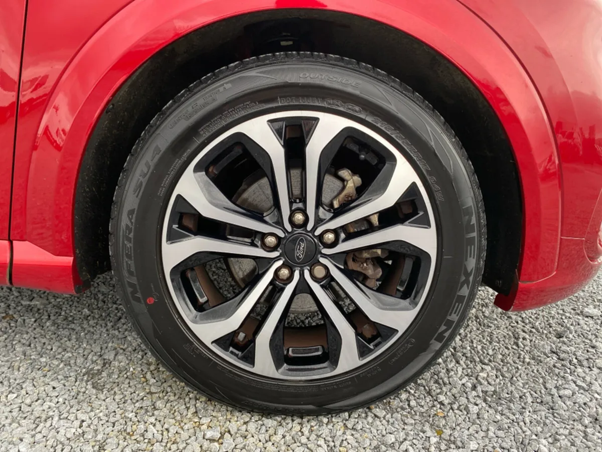 Ford Puma MPV, Petrol, 2022, Red