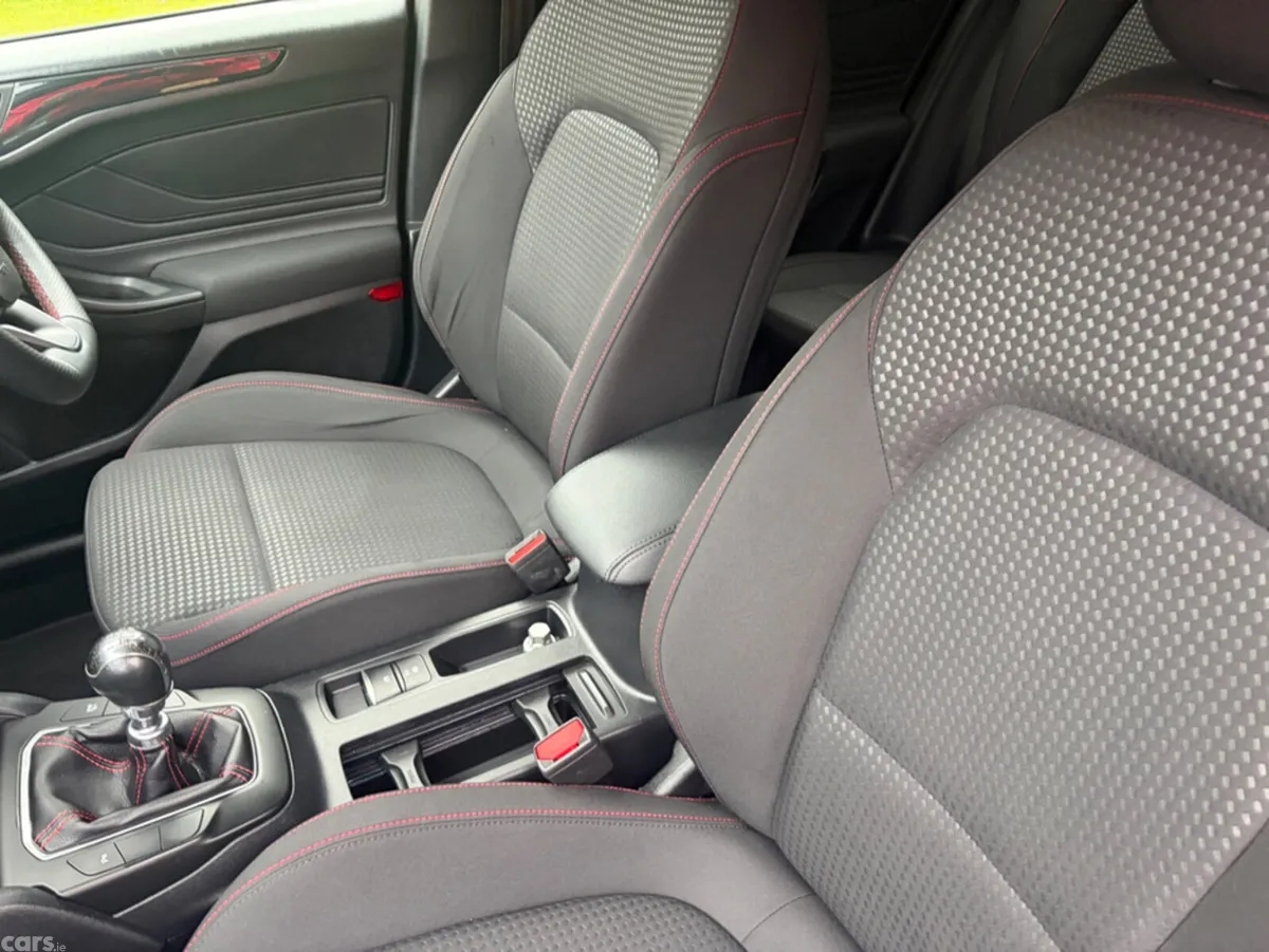 Ford Focus Hatchback, Petrol, 2020, Red