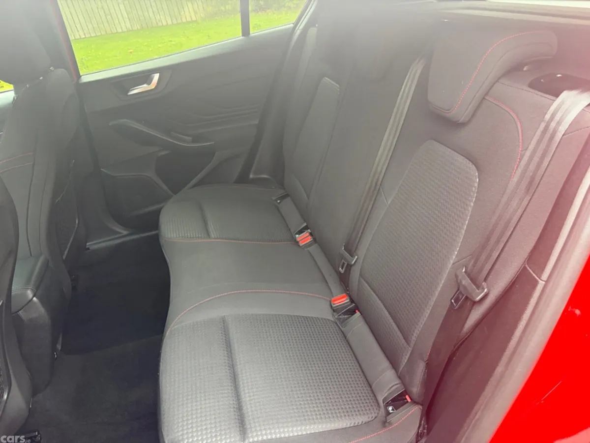 Ford Focus Hatchback, Petrol, 2020, Red