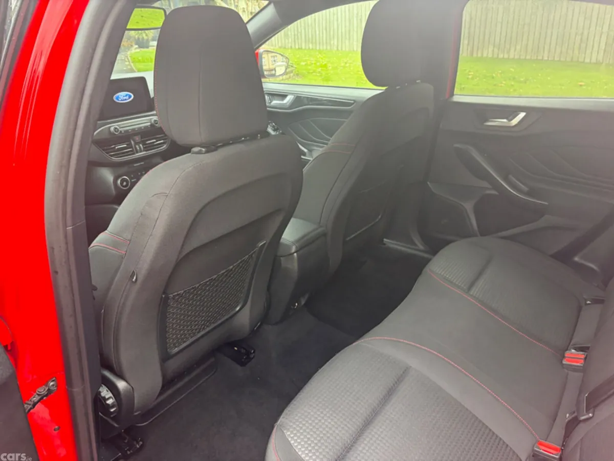 Ford Focus Hatchback, Petrol, 2020, Red