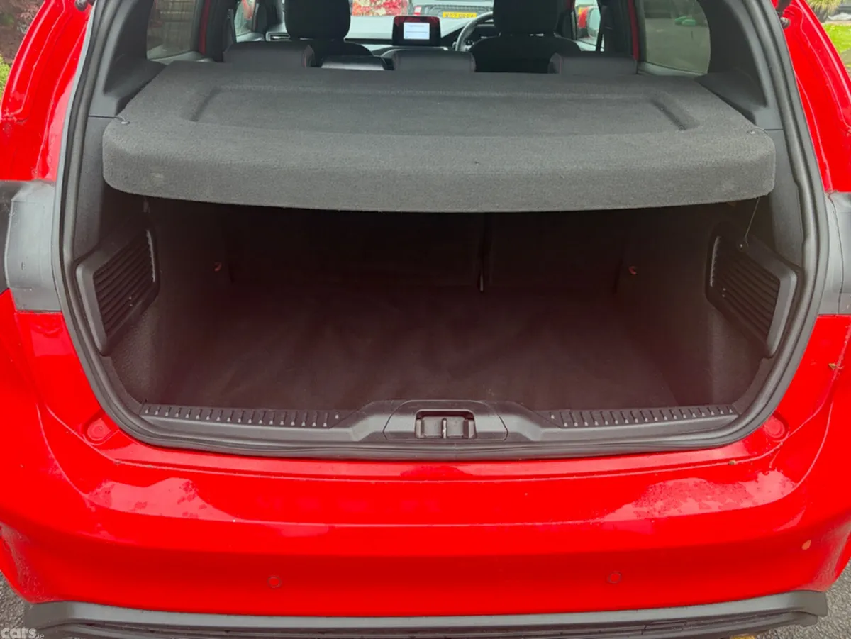 Ford Focus Hatchback, Petrol, 2020, Red