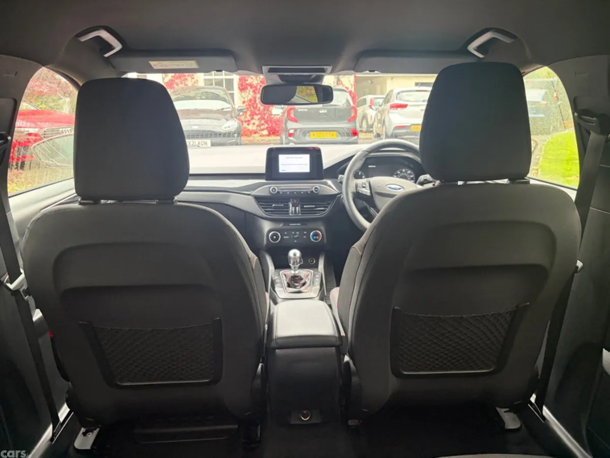 Ford Focus Hatchback, Petrol, 2020, Red