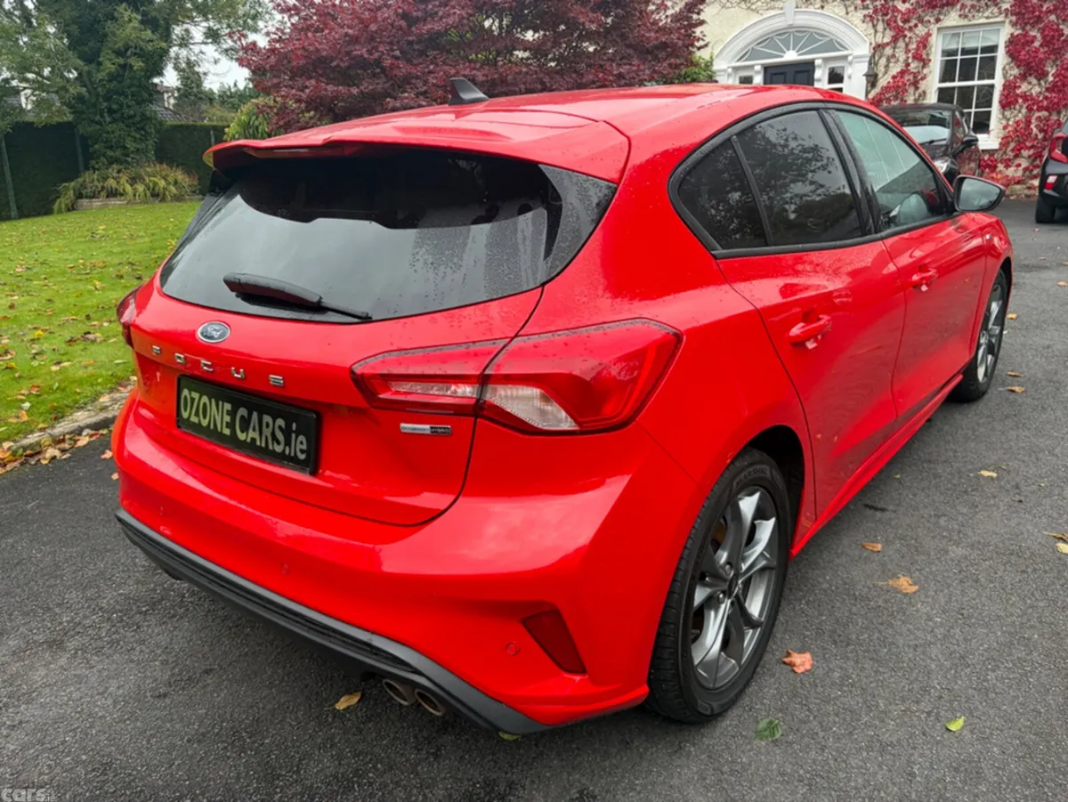 Ford Focus Hatchback, Petrol, 2020, Red