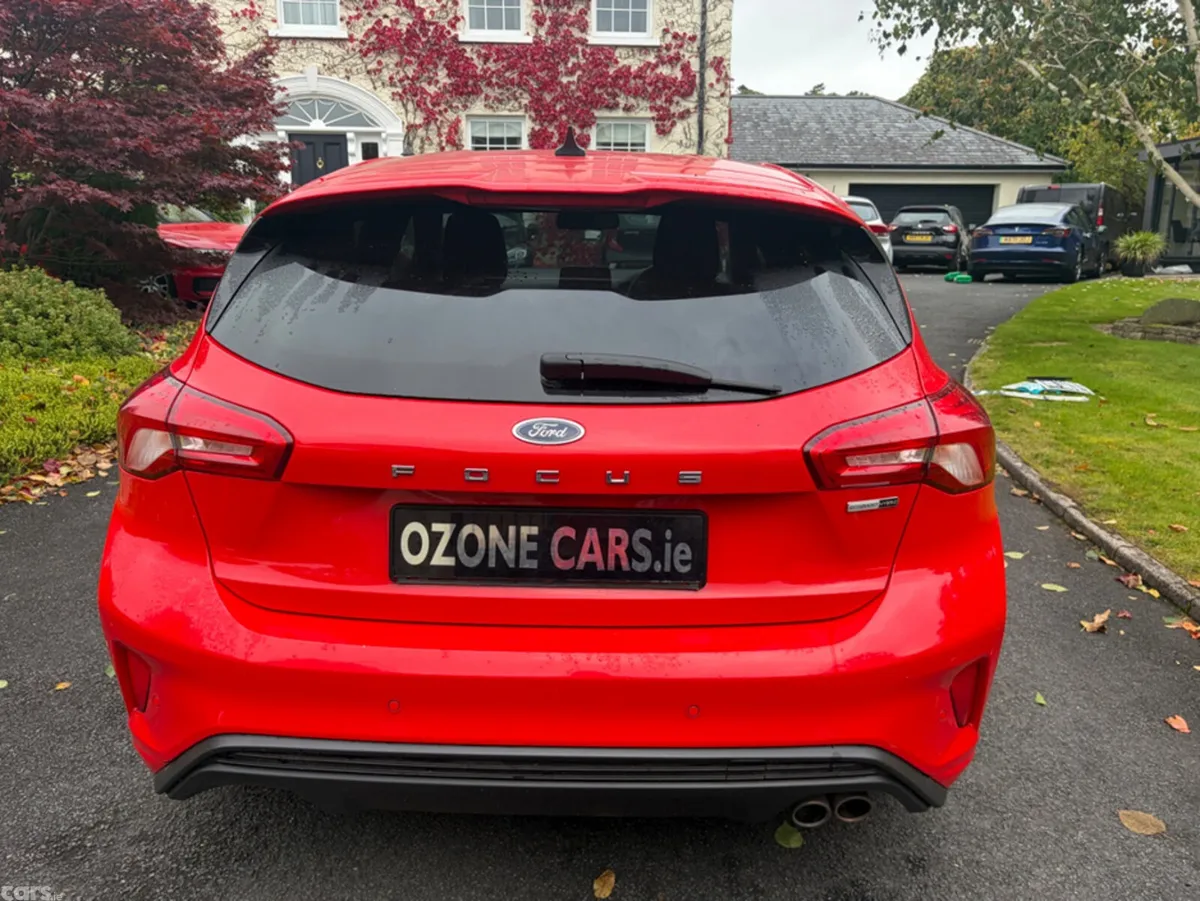 Ford Focus Hatchback, Petrol, 2020, Red