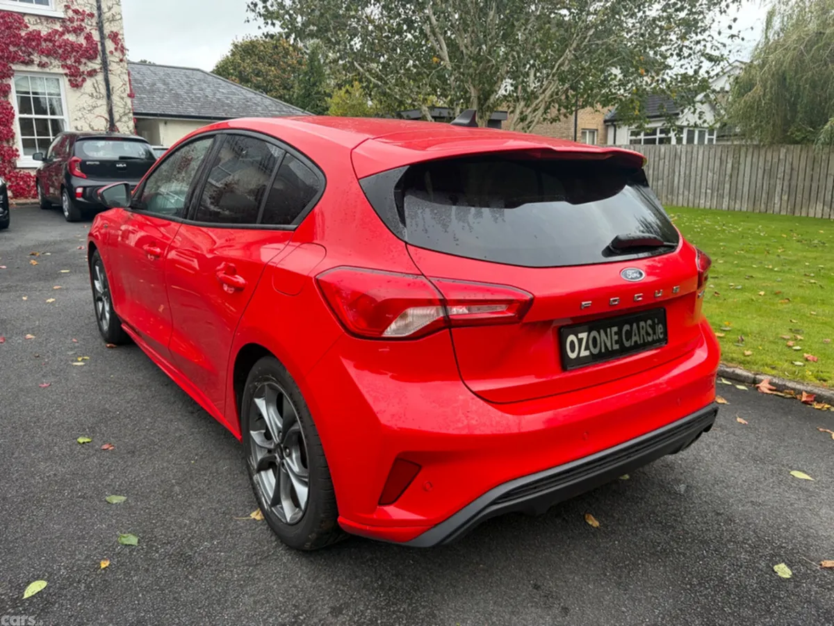 Ford Focus Hatchback, Petrol, 2020, Red