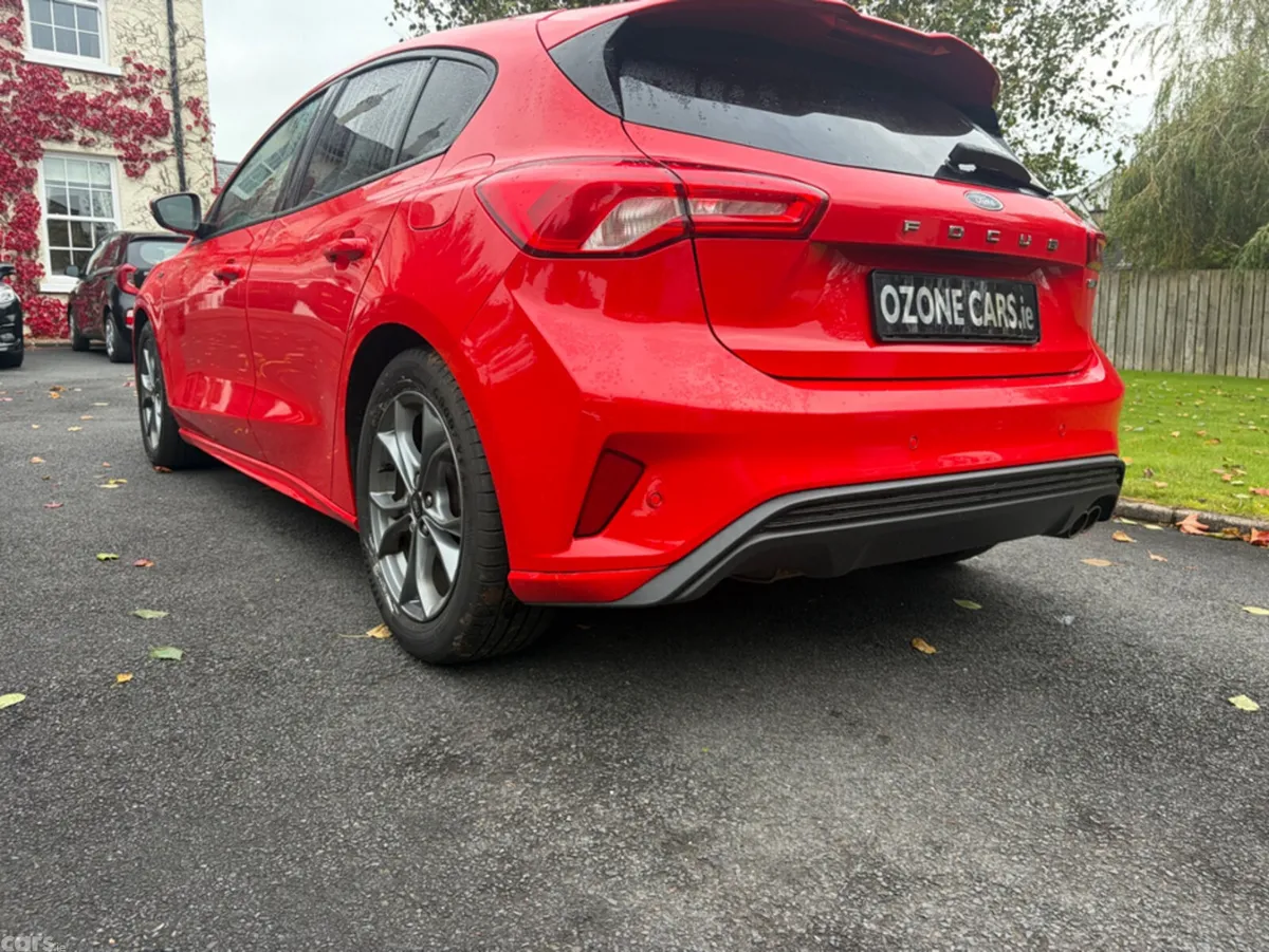 Ford Focus Hatchback, Petrol, 2020, Red