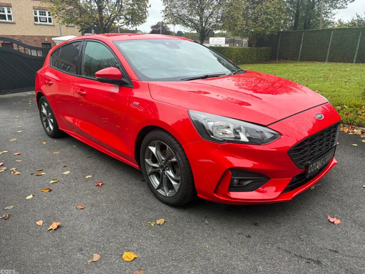 Ford Focus Hatchback, Petrol, 2020, Red