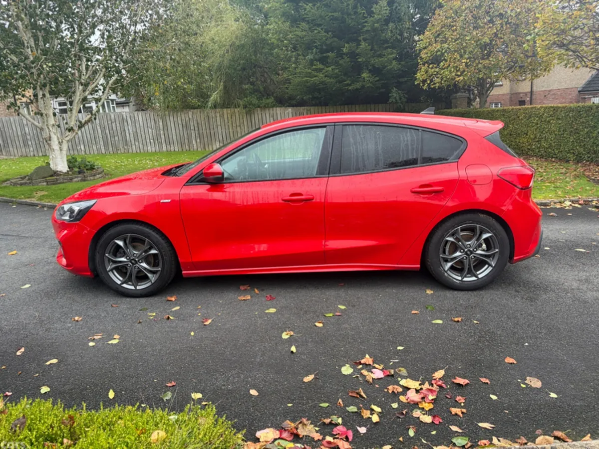 Ford Focus Hatchback, Petrol, 2020, Red