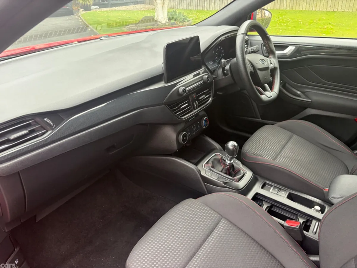 Ford Focus Hatchback, Petrol, 2020, Red