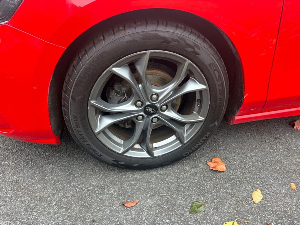 Ford Focus Hatchback, Petrol, 2020, Red