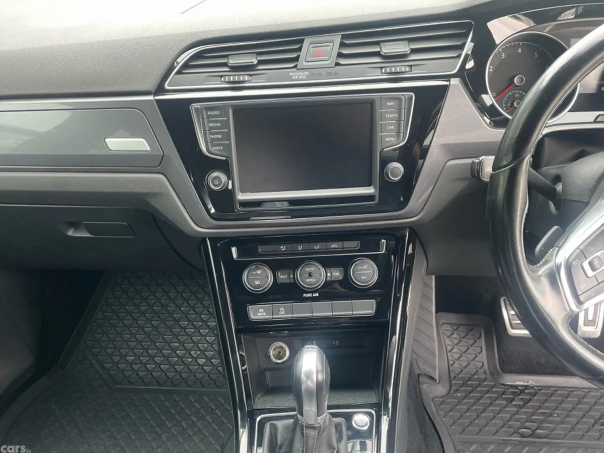 Volkswagen Touran MPV, Petrol, 2016, Black