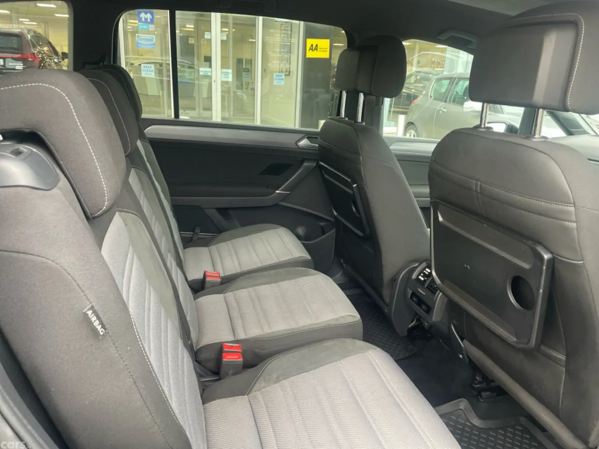 Volkswagen Touran MPV, Petrol, 2016, Black