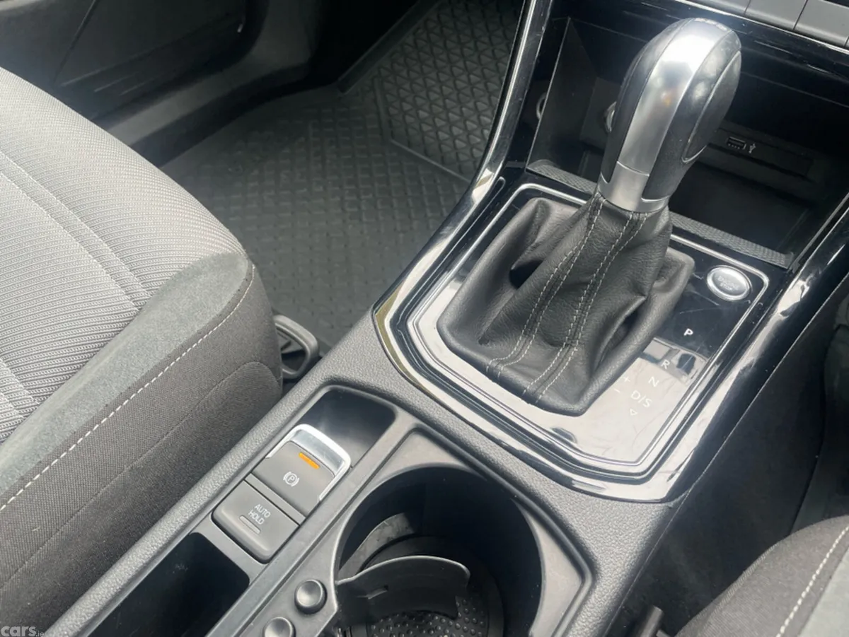 Volkswagen Touran MPV, Petrol, 2016, Black