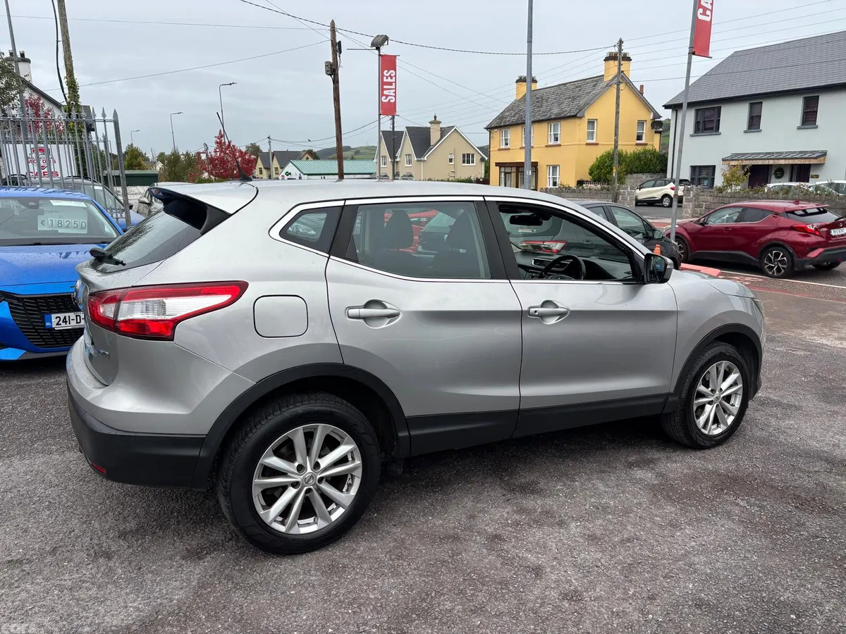 Nissan Qashqai Hatchback, Diesel, 2014, Silver
