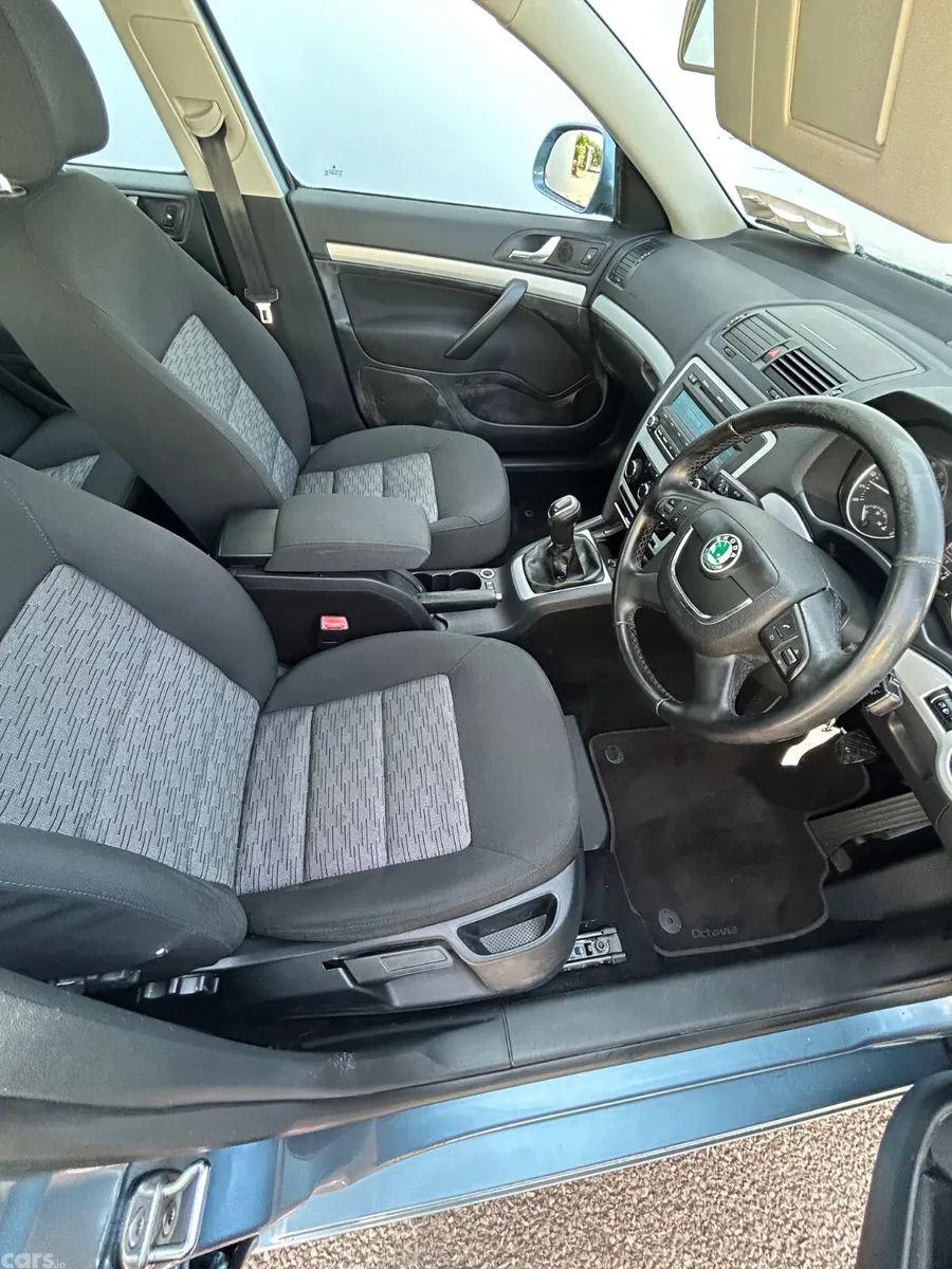 Skoda Octavia Saloon, Diesel, 2011, Grey