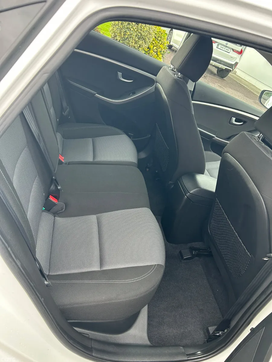Hyundai i30 Hatchback, Diesel, 2016, White