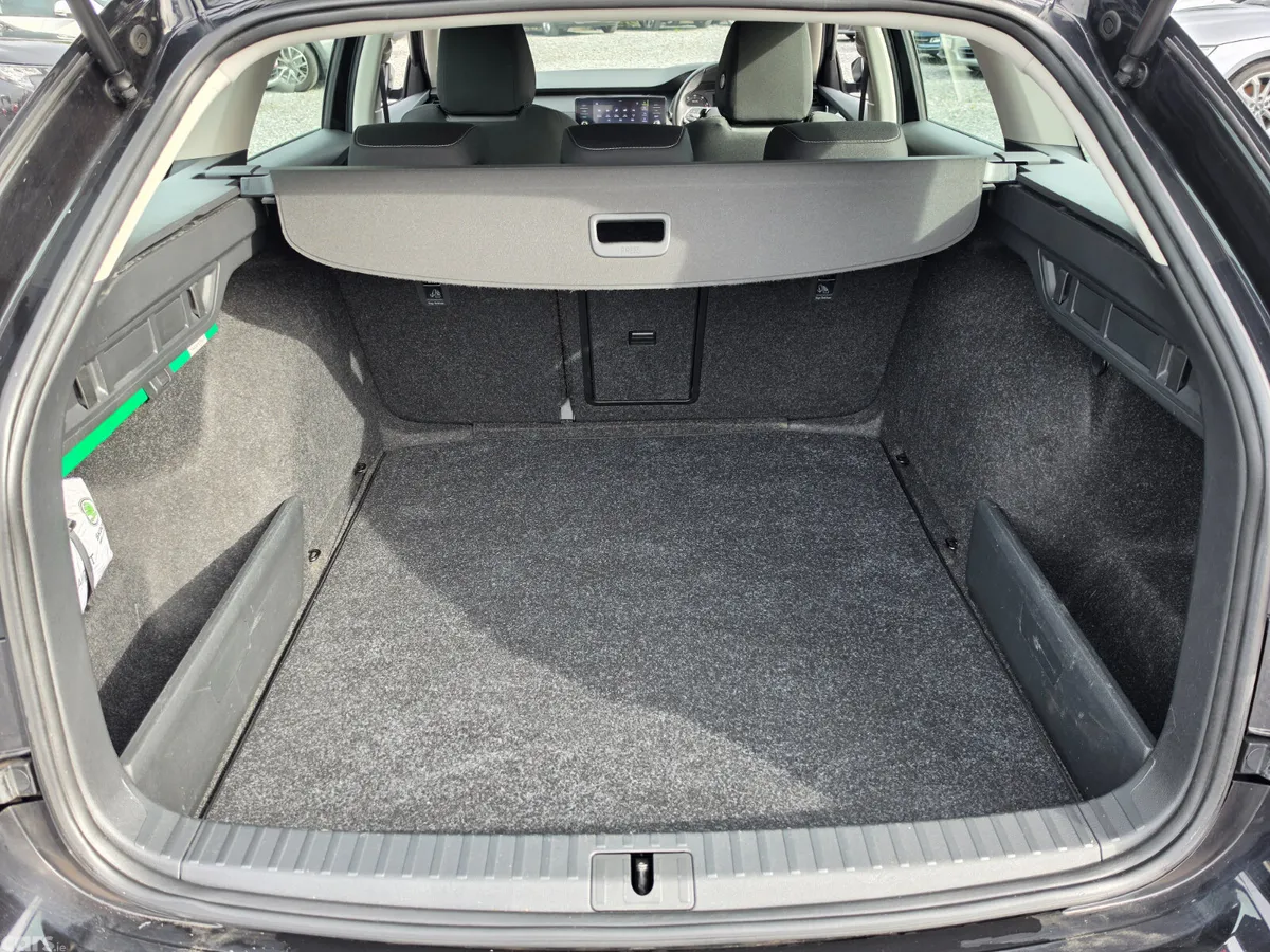 Skoda Octavia Estate, Petrol, 2021, Black