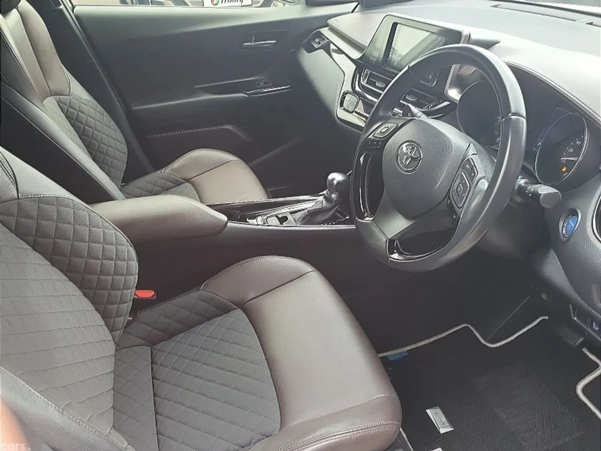 Toyota C-HR SUV, Petrol Hybrid, 2018, White