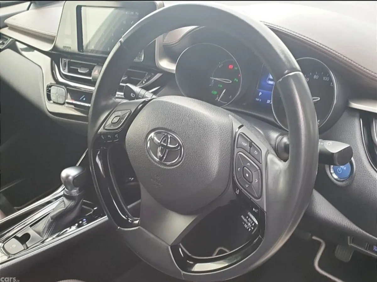 Toyota C-HR SUV, Petrol Hybrid, 2018, White
