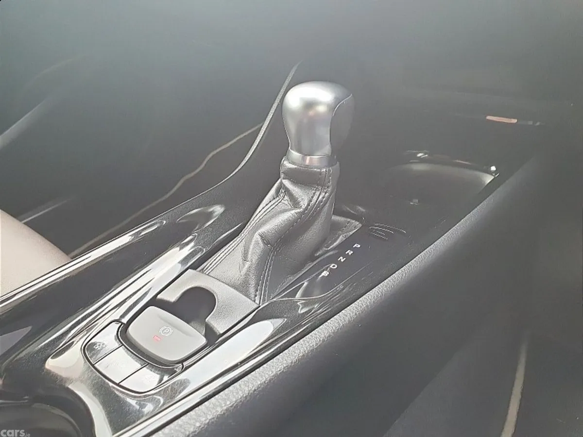 Toyota C-HR SUV, Petrol Hybrid, 2018, White