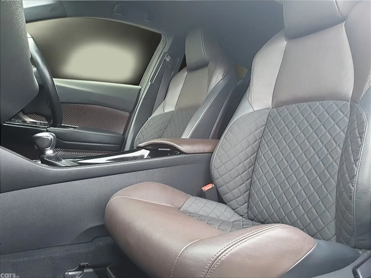 Toyota C-HR SUV, Petrol Hybrid, 2018, White
