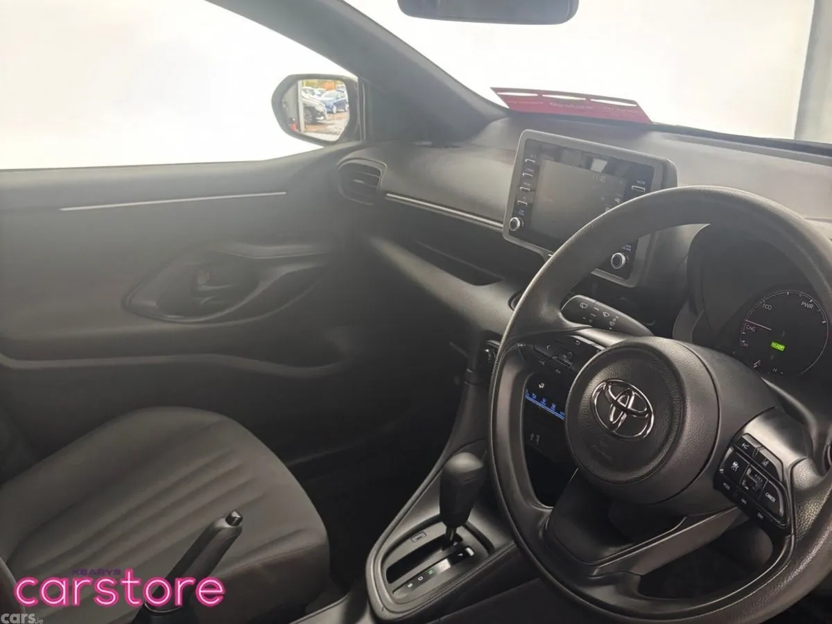 Toyota Yaris Hatchback, Petrol Hybrid, 2021, Silver