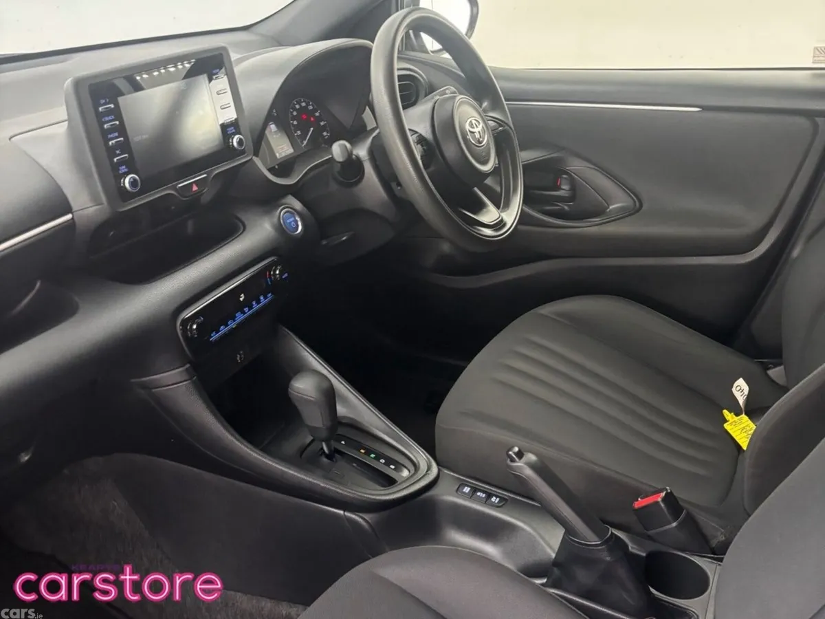 Toyota Yaris Hatchback, Petrol Hybrid, 2021, Silver