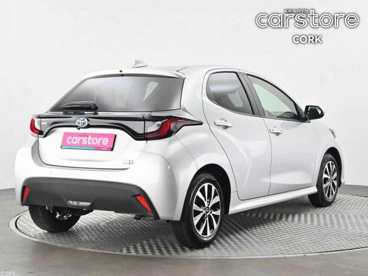 Toyota Yaris Hatchback, Petrol Hybrid, 2021, Silver
