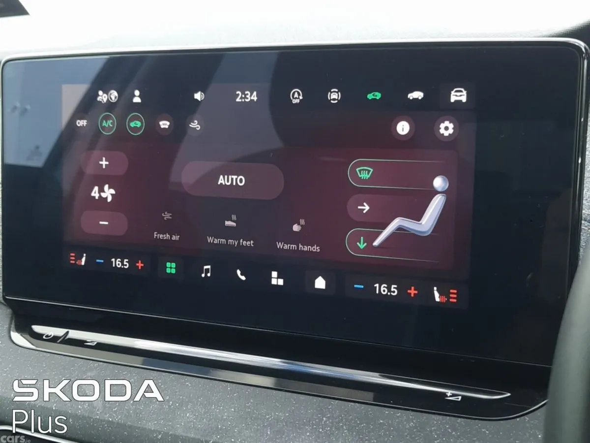 Skoda Octavia Saloon, Petrol, 2024, White