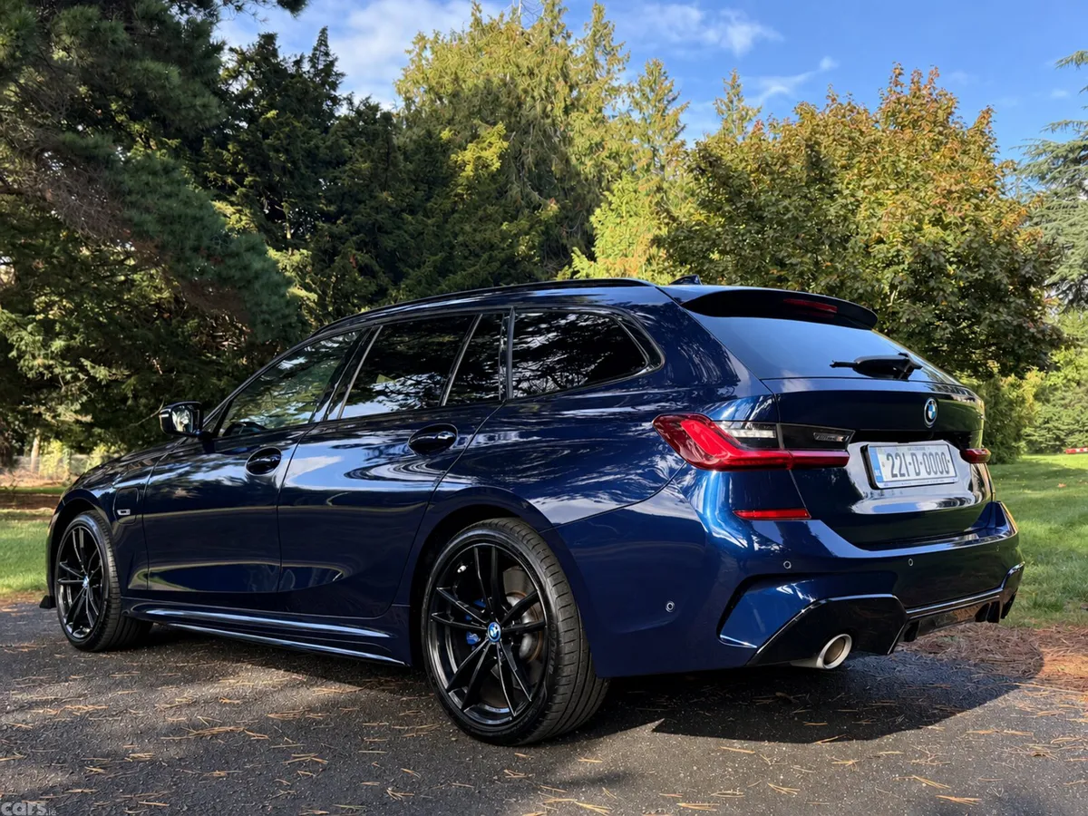 BMW 3-Series Estate, Petrol Plug-in Hybrid, 2022, Blue