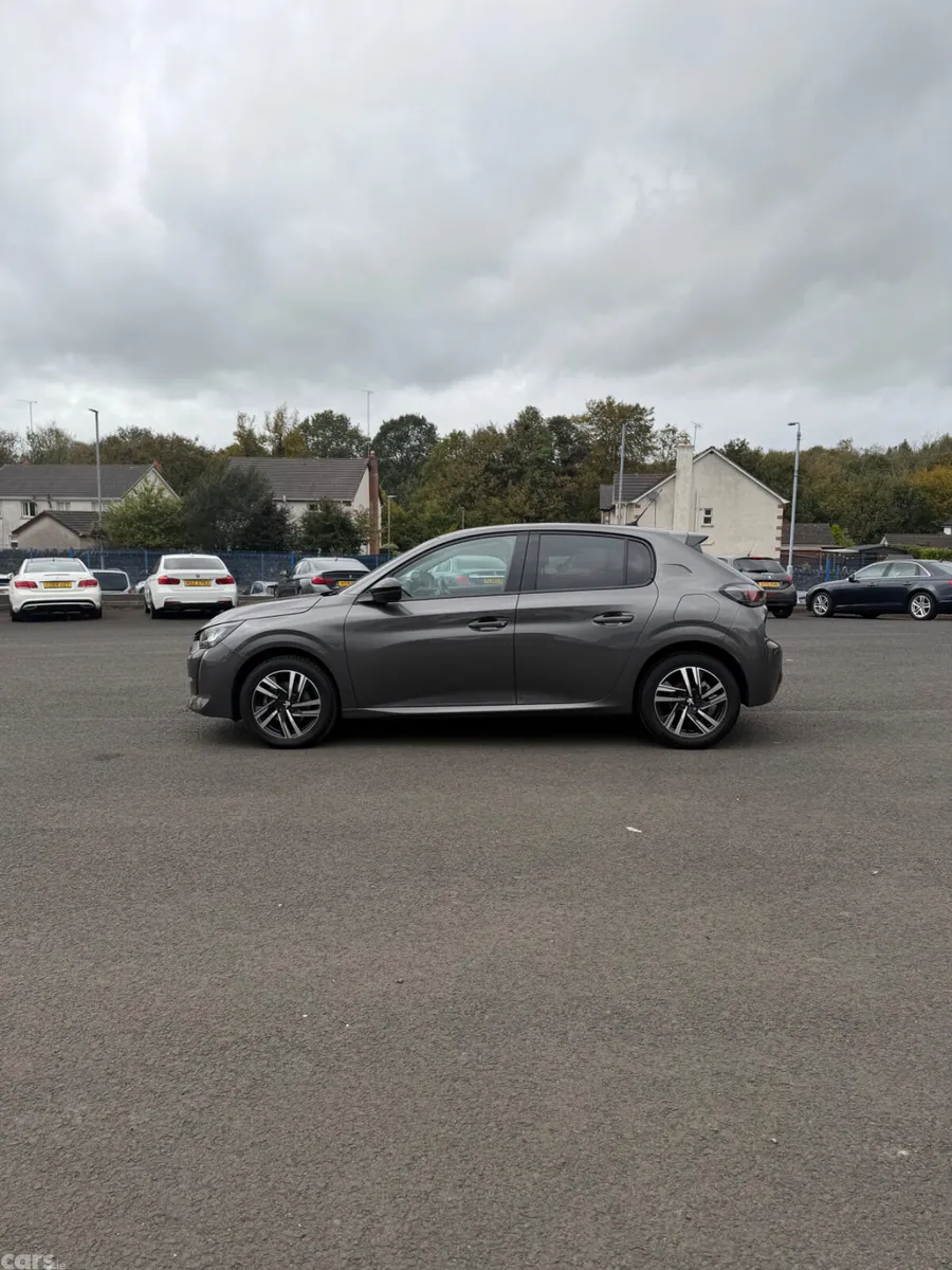 Peugeot 208 Hatchback, Diesel, 2022, Grey
