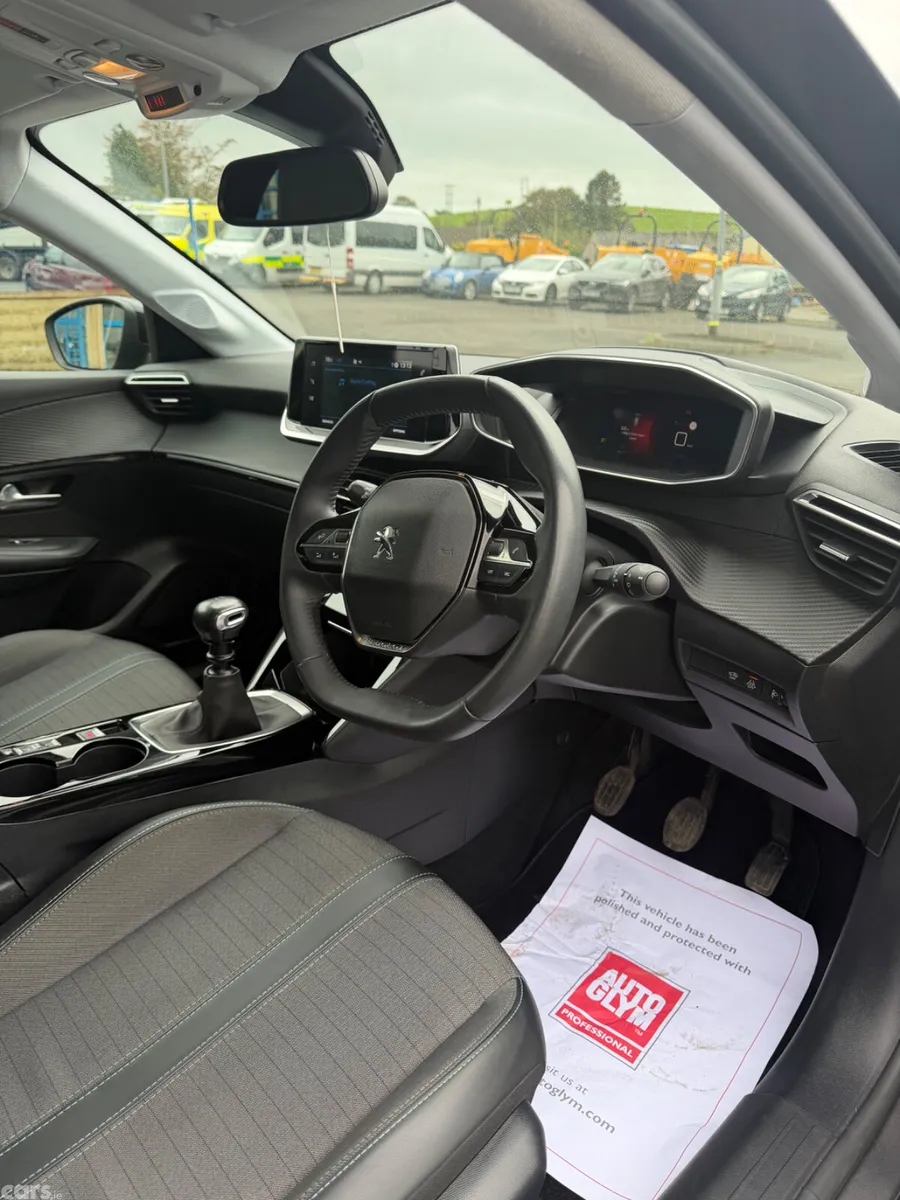Peugeot 208 Hatchback, Diesel, 2022, Grey