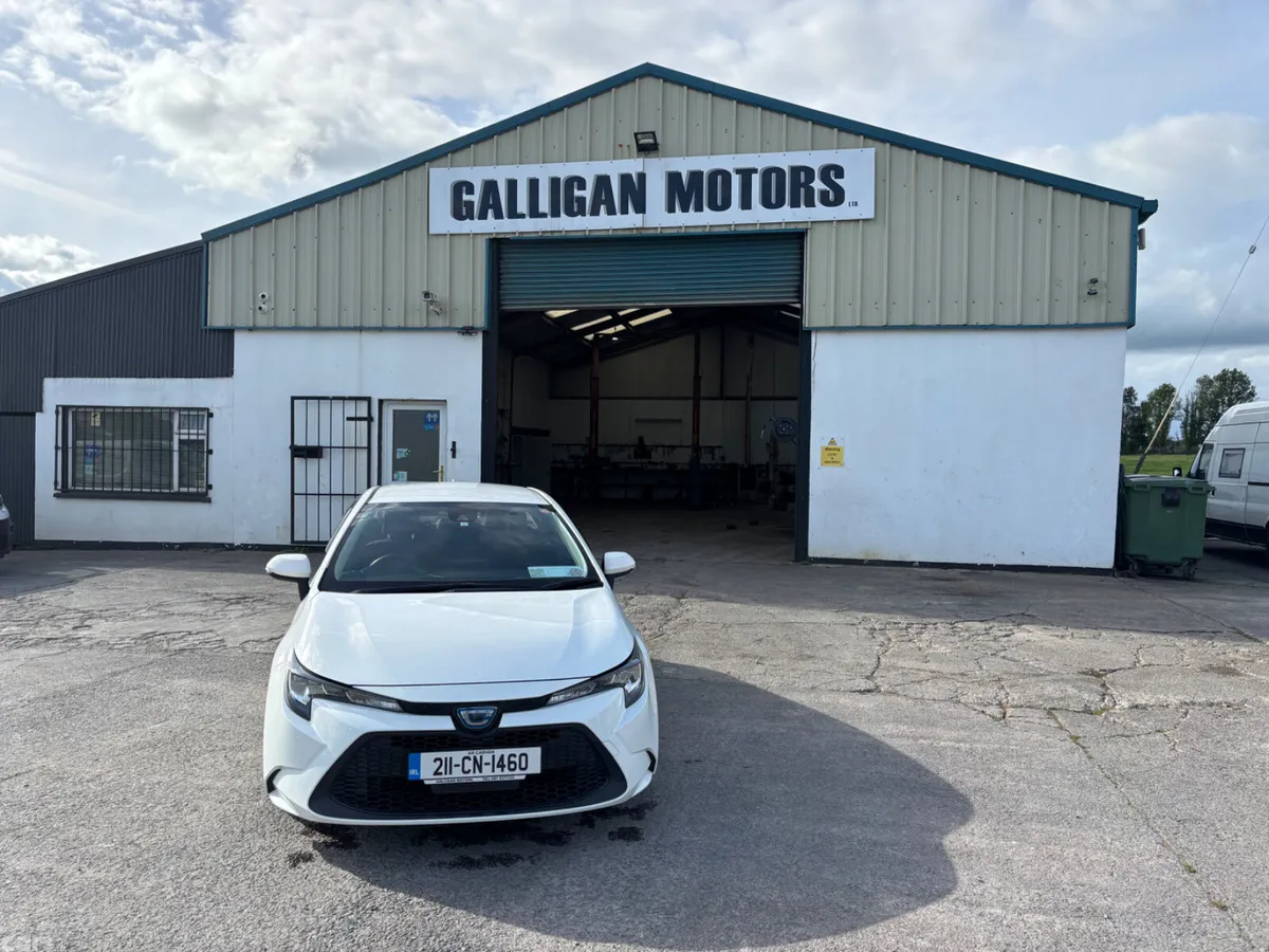 Toyota Corolla Saloon, Petrol Hybrid, 2021, White