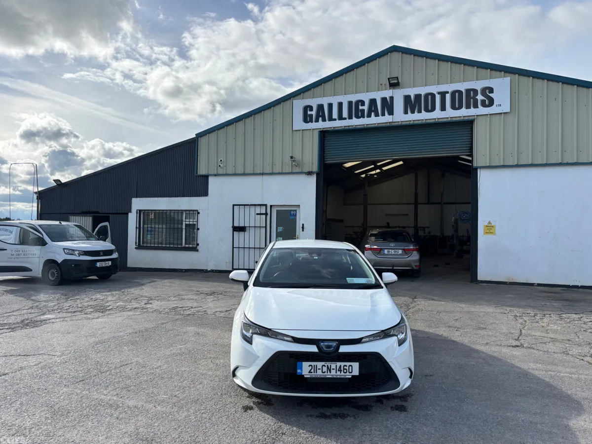 Toyota Corolla Saloon, Petrol Hybrid, 2021, White