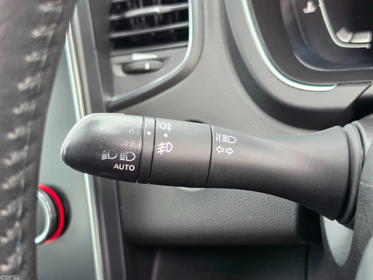 Renault Scenic MPV, Diesel, 2019, Red
